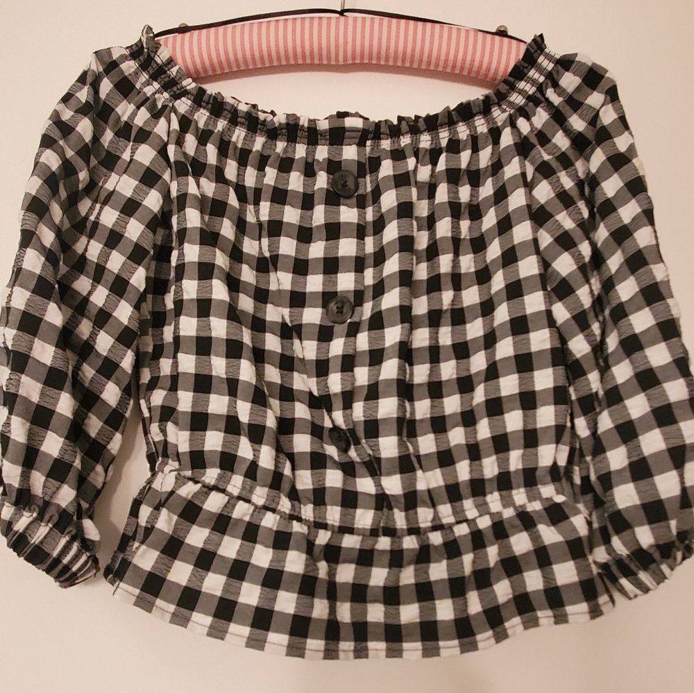 H&M off the shoulder pemblum top.